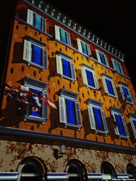 Lichtinstalation beim Fest zur Aufnahme Kroatiens in die Europäische Union in Pula.