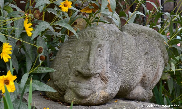 Löwe im Kirchengarten