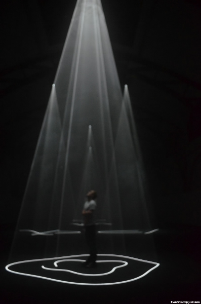 Anthony McCall: Five Minutes of pure Sculpture
