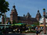Markt in Aschaffenburg auf dem Schlossplatz