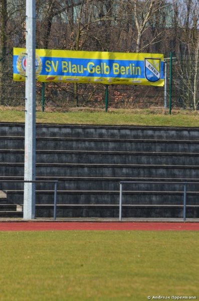 Auf dem Gelände von Blau Gelb Berlin in Weißen See.